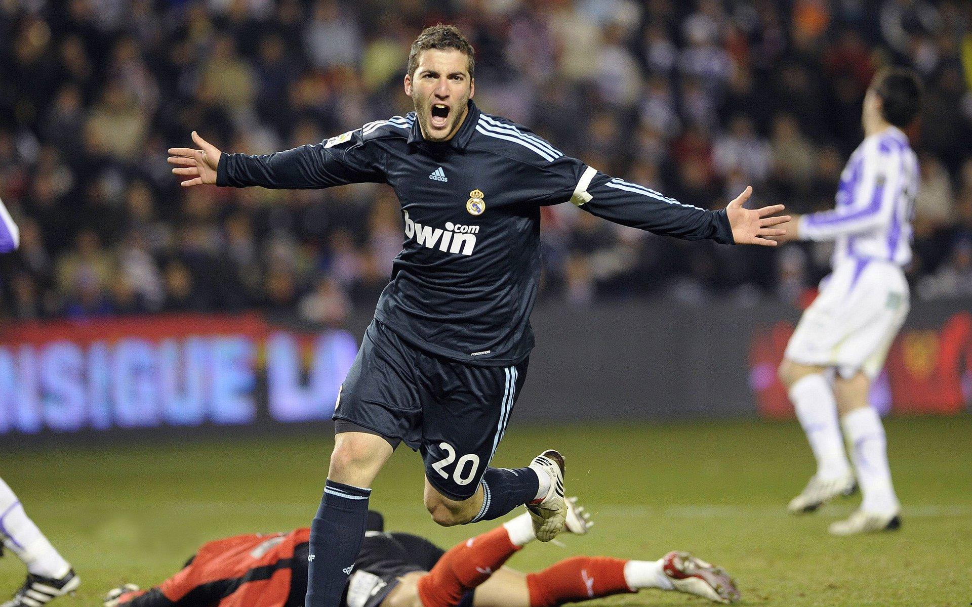 邦马蒂深情回溯足球路，童年球场遭性别质疑，今成世界之巅的铿锵回响